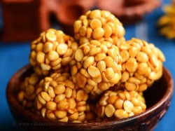 Roasted Gram Candy Balls / பொரிக்கடலை உருண்டை